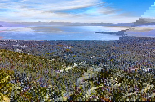 Foto 46 - Tahoe Star by Avantstay 7mins to Incline Village, Luxe Mansion
