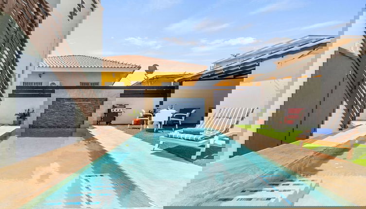 Foto 1 - Brand NEW Central Modern Ground Studio With Pool