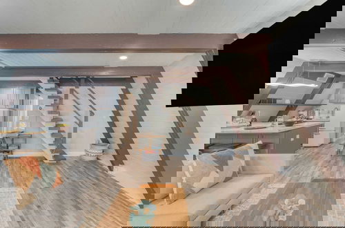 Foto 5 - Speckled by Avantstay Modern Interior, 0.5mi to Lake!