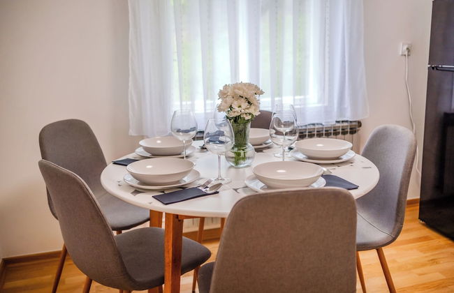 Family Friendly Apartment With Parking - Photo 13