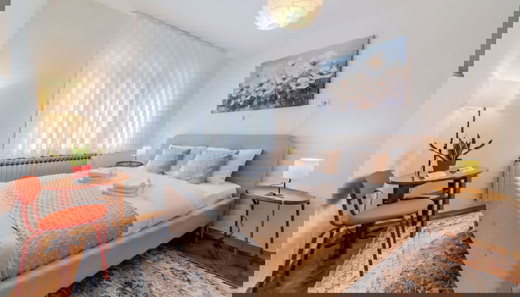 Foto 1 - Family Friendly Apartment With Parking