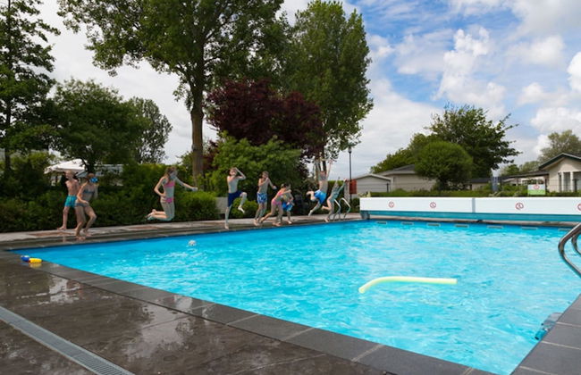 Casa de 3 quartos em Noord-Scharwoude com piscina e jardim - Foto 9