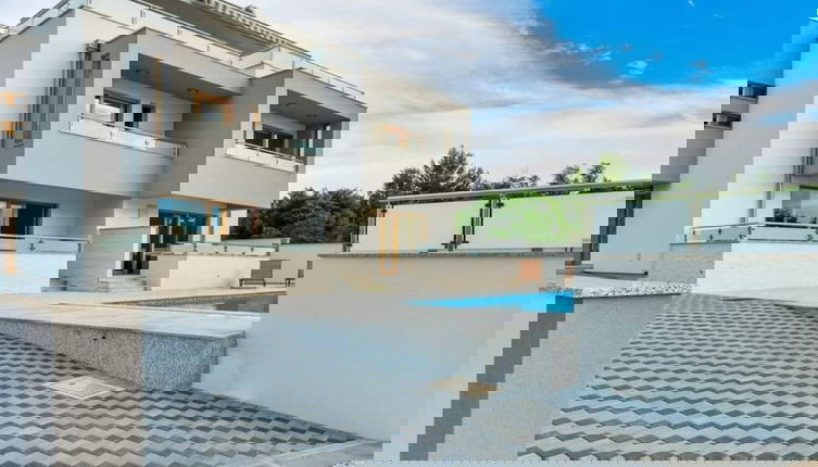 Foto 1 - New Villa With Pool and Roof Terrace