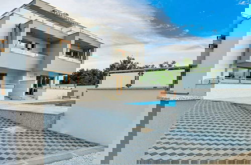 Foto 1 - New Villa With Pool and Roof Terrace
