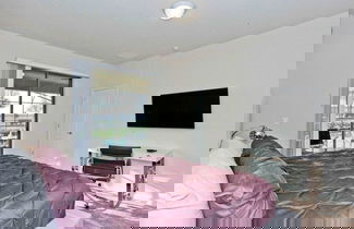 Foto 3 - Pool Home & Games In Gated Resort Near Disney! 5 Bedroom Home by RedAwning