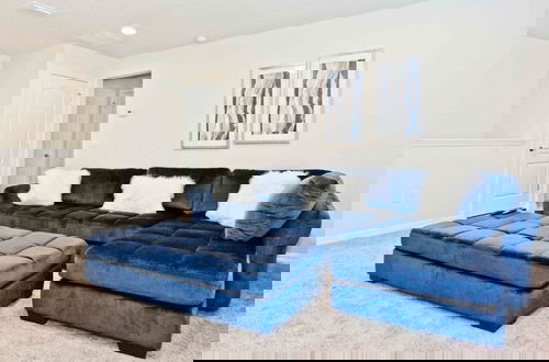 Foto 14 - Pool Home & Games In Gated Resort Near Disney! 5 Bedroom Home by RedAwning
