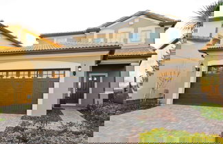 Foto 1 - Pool Home & Games In Gated Resort Near Disney! 5 Bedroom Home by RedAwning
