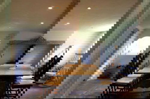 Photo 9 - Pradia's Modern Retreat