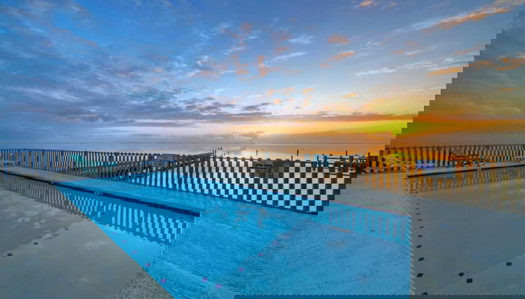 Foto 1 - Sleeps 28 2 Homes w/ Boat Dock & Waterfront Pool Laguna Village Haven