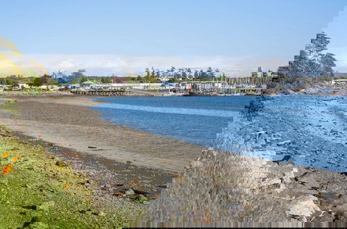 Photo 20 - The Little Pink House by Avantstay Water Views