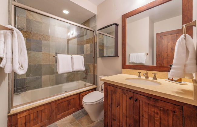Lux Townhome Next to Village by Sierra Getaways - Foto 10