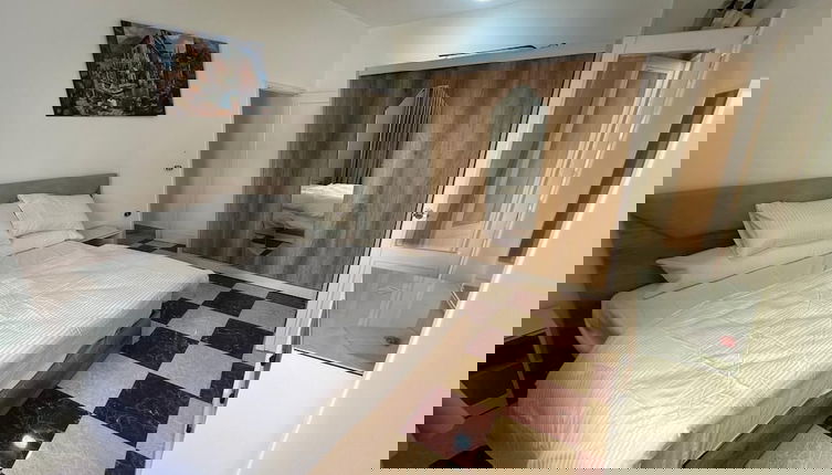 Foto 1 - Comfy One-Bedroom Apartment