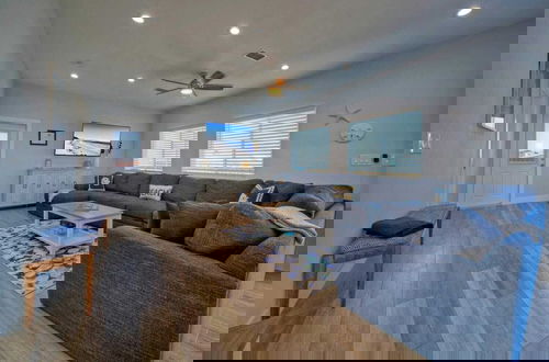 Foto 53 - Sleeps 22! 2 Homes Priv Pool, Putting Green, Bar, Deck, Prime Port A Location