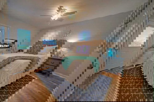 Foto 19 - Private Pool, Large Yard, Game Room, Balcony South By Sunkissed by Avantstay