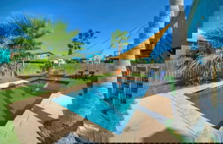 Foto 2 - Private Pool, Large Yard, Game Room, Balcony South By Sunkissed by Avantstay