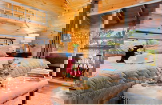 Foto 3 - Elevated Escape by Ghosal Luxury Lodging