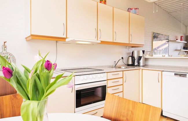 6 Person Holiday Home on a Holiday Park in Saeby - Foto 7