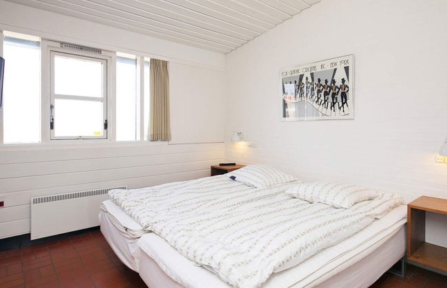 6 Person Holiday Home on a Holiday Park in Saeby - Foto 3