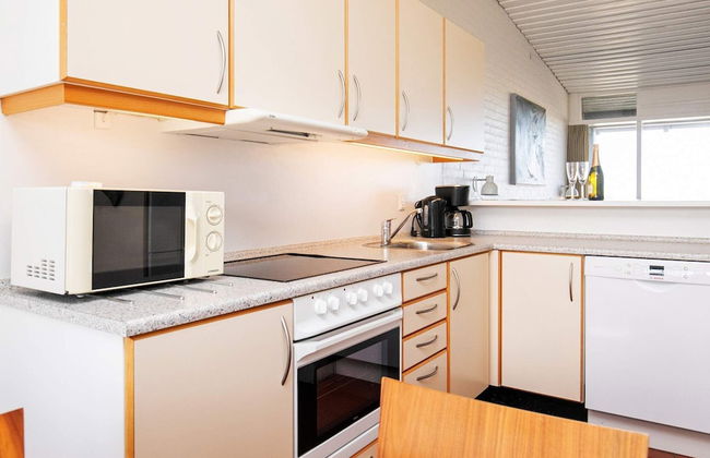 6 Person Holiday Home on a Holiday Park in Saeby - Foto 5