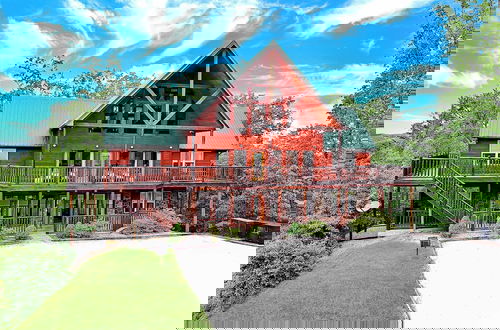 Foto 1 - Wilderness Rush by Avantstay Hot Tub + Views