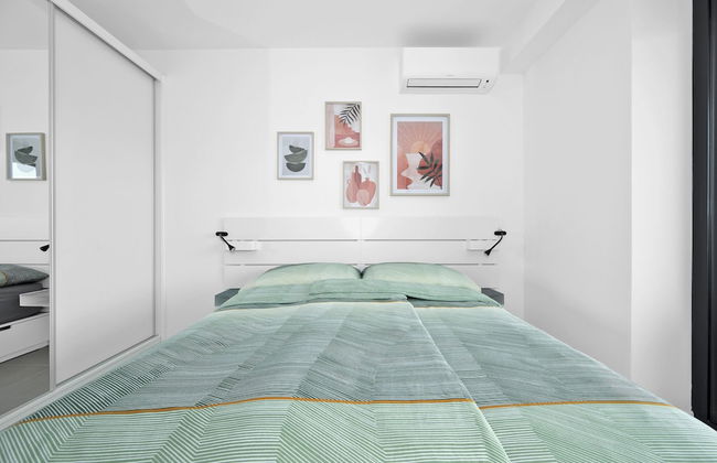 Fully equipped apartments with Terraces, Free garage parking, Netflix & AC - by Apartmány Šlapanice cz - Foto 11