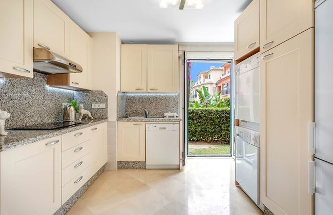 YOLO Spaces – Sotogrande Marina Boutique Apartment - Foto 10