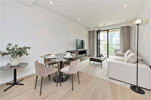 Photo 1 - Deluxe one Bedroom Apartment in Canary Wharf