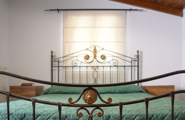 "sifakis Gorgeous Stone House" - Photo 4