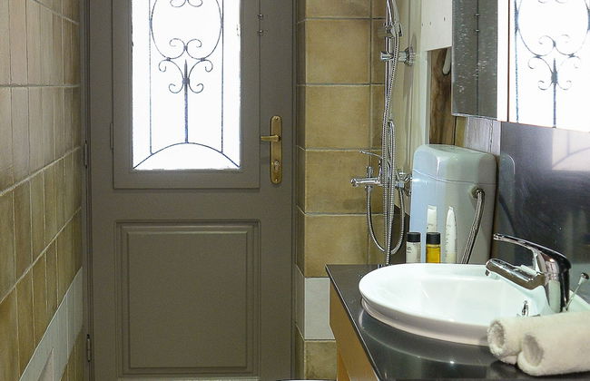 "sifakis Gorgeous Stone House" - Photo 6