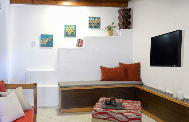 "sifakis Gorgeous Stone House" - Photo 10