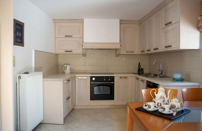 "sifakis Gorgeous Stone House" - Photo 11