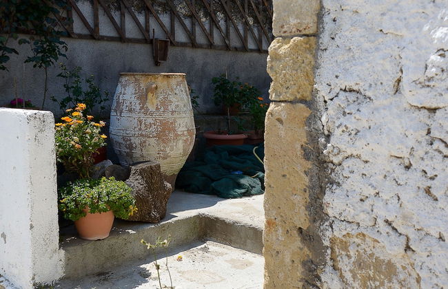 "sifakis Gorgeous Stone House" - Photo 19