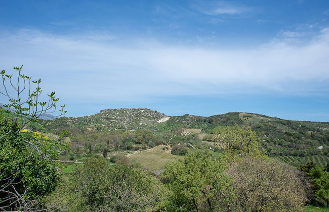 "sifakis Gorgeous Stone House" - Photo 16