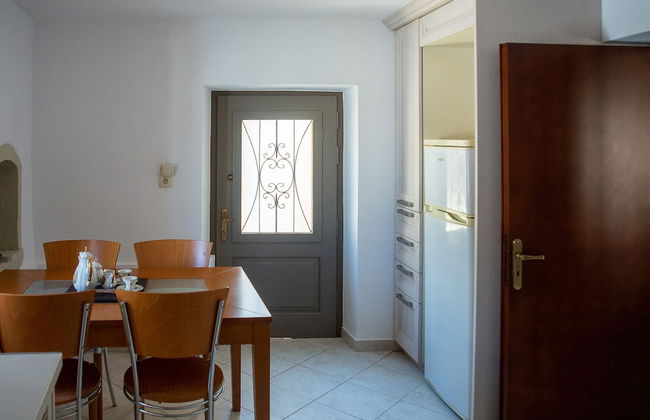 "sifakis Gorgeous Stone House" - Photo 9