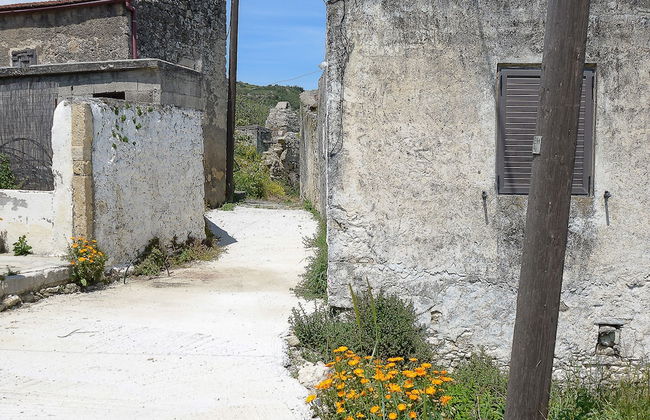 "sifakis Gorgeous Stone House" - Photo 20