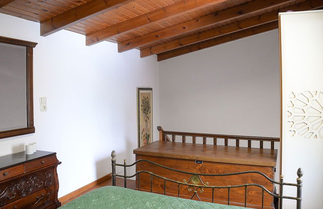 "sifakis Gorgeous Stone House" - Photo 2