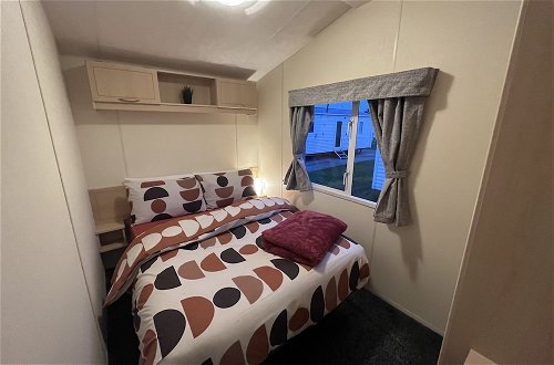 Photo 2 - 3 Bedroom, 8 Berth, Cosy Static Family Caravan