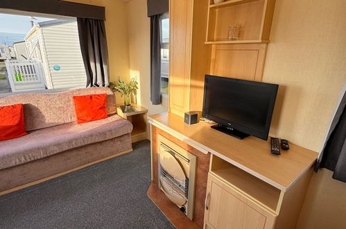 Photo 10 - 3 Bedroom, 8 Berth, Cosy Static Family Caravan