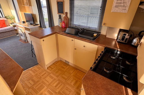 Photo 6 - 3 Bedroom, 8 Berth, Cosy Static Family Caravan