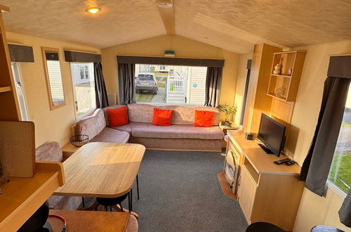 Photo 8 - 3 Bedroom, 8 Berth, Cosy Static Family Caravan