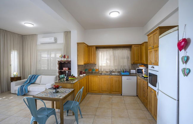 Beachfront Villa Meneou 5 - Photo 9