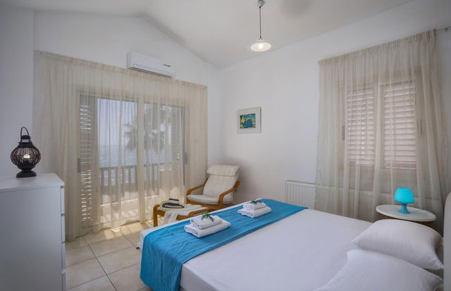 Beachfront Villa Meneou 5 - Photo 26