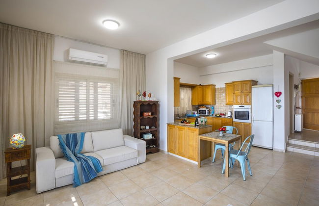 Beachfront Villa Meneou 5 - Photo 2