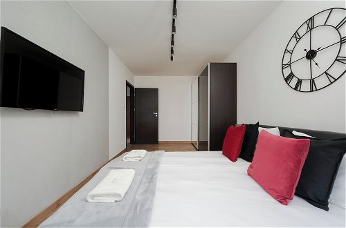 Photo 11 - Apartment Dmowskiego by Renters Prestige