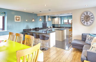 Foto 1 - Host Stay Larpool Mews Holiday Home