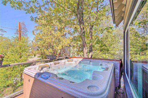 Foto 11 - Chic Lake House w/ Furnished Deck & Hot Tub