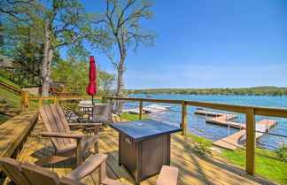 Foto 1 - Serene Lakefront Escape: Boat Dock & Grill