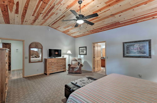 Photo 21 - Lavish Cabin w/ Deck <3 Mi to Pinetop Country Club