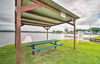 Foto 3 - Bright Home w/ Dock on Lake Conroe