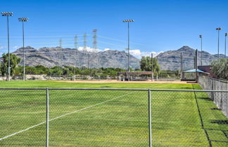 Foto 2 - Scottsdale Golfer's Getaway w/ Putting Green